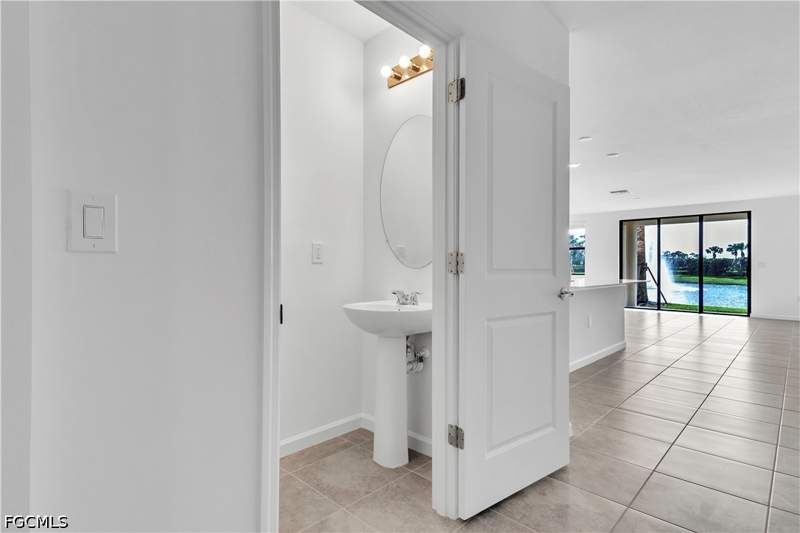 3 bedroom Townhouse at 1424 Weeping Willow Ct, Coral Lakes, Cape Coral — photo 3
