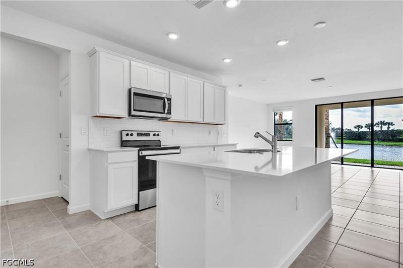 3 bedroom Townhouse at 1424 Weeping Willow Ct, Coral Lakes, Cape Coral — photo 4