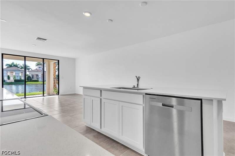 3 bedroom Townhouse at 1424 Weeping Willow Ct, Coral Lakes, Cape Coral — photo 5