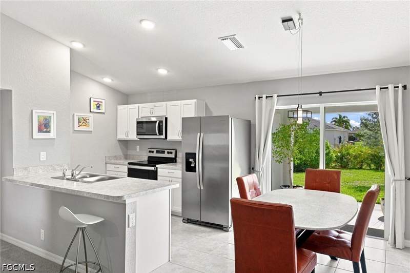 3 bedroom SingleFamilyResidence at 2725 NW 19th Pl, Cape Coral, Cape Coral — photo 3