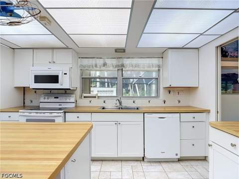 1625 Silverwood Ct, North Fort Myers FL - photo 16 of 50