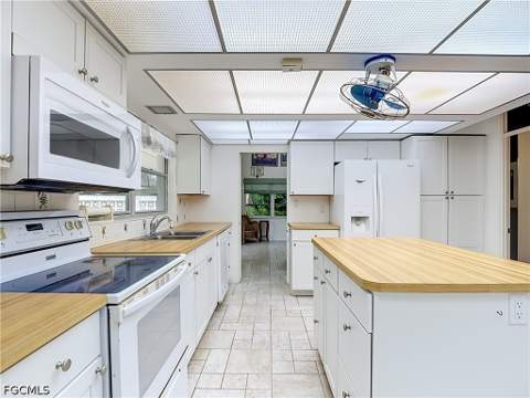 1625 Silverwood Ct, North Fort Myers FL - photo 17 of 50