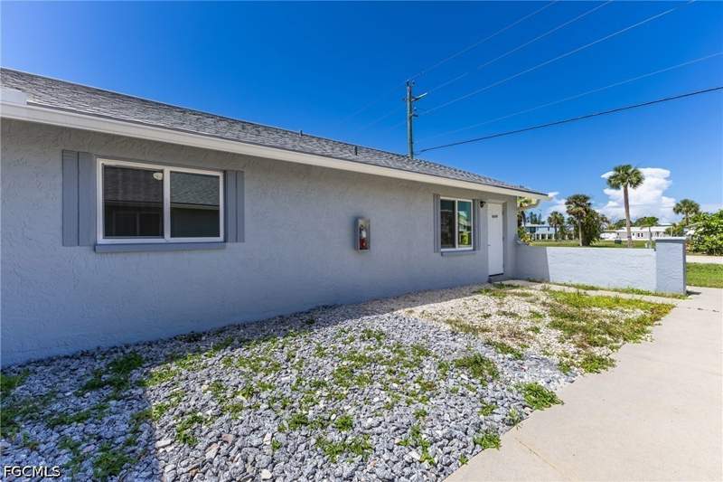 2 bedroom Attached at 16593 Davis Rd, Pinewood Villas, Fort Myers — photo 4
