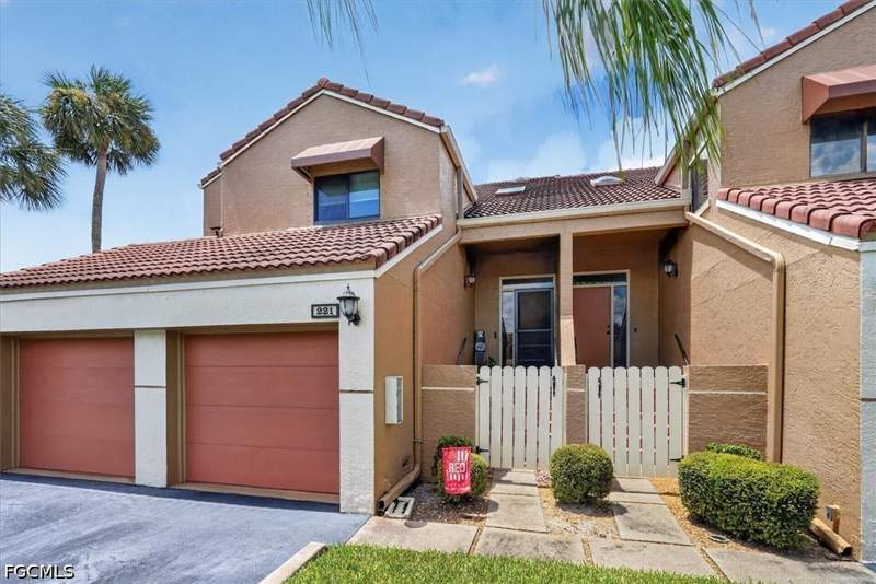 3 bedroom Townhouse at 7150 Golden Eagle Ct 221, Pines, Fort Myers — photo 2