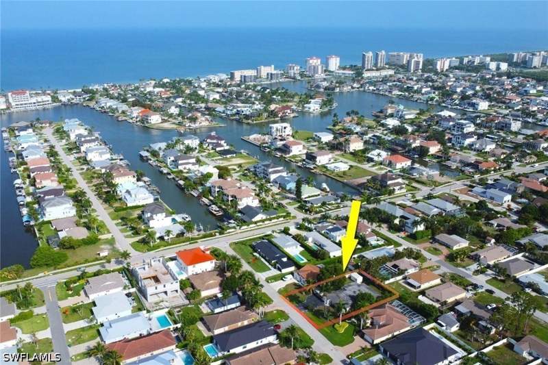 6 bedroom SingleFamilyResidence at 517 100th Ave N, Naples Park, Naples — photo 2