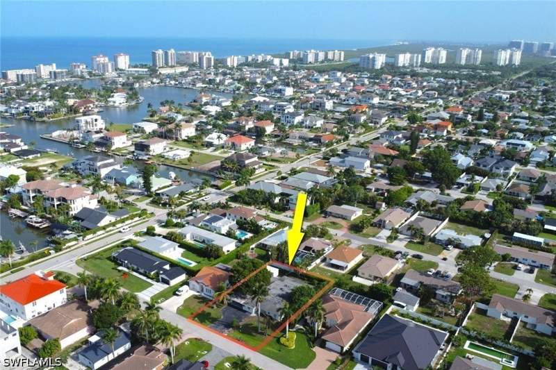 6 bedroom SingleFamilyResidence at 517 100th Ave N, Naples Park, Naples — photo 3