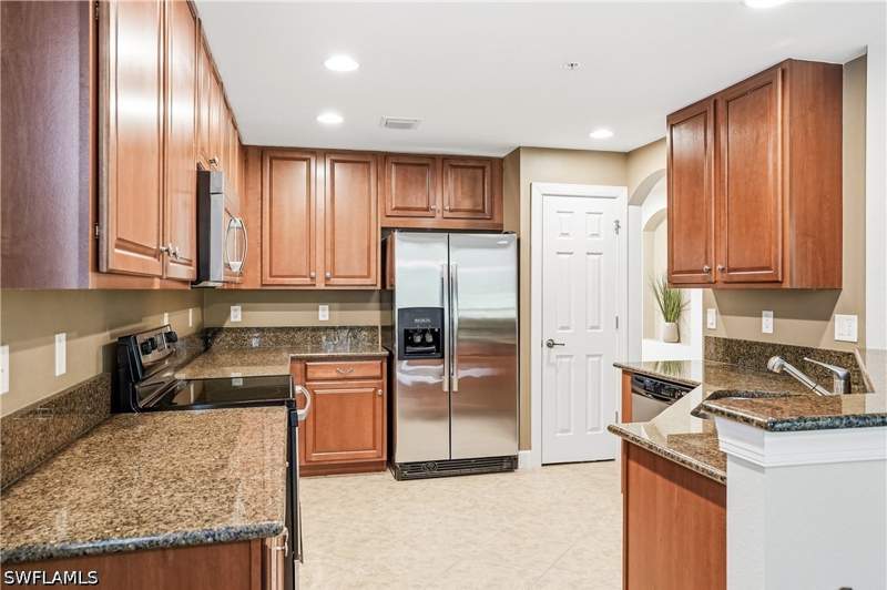 2 bedroom Condominium at 12905 New Market St 102, Somerset, Fort Myers — photo 5