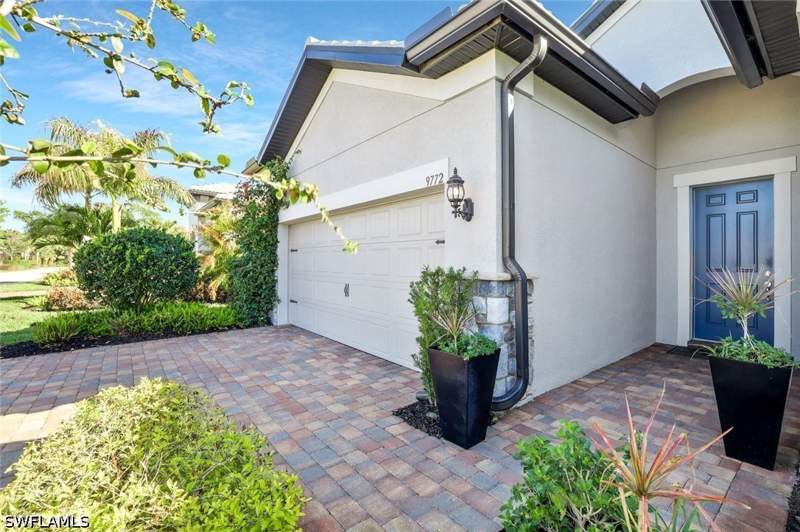 3 bedroom SingleFamilyResidence at 9772 Willet Ct, Greyhawk At Golf Club Of The Everglades, Naples — photo 4