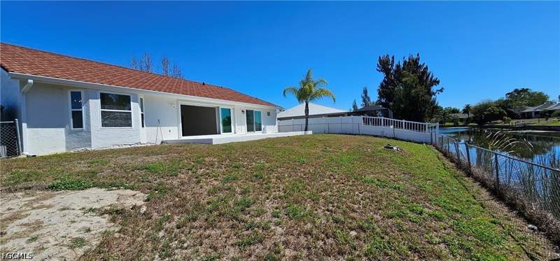 3 bedroom SingleFamilyResidence at 420 SE 15th Ter, Cape Coral, Cape Coral — photo 4