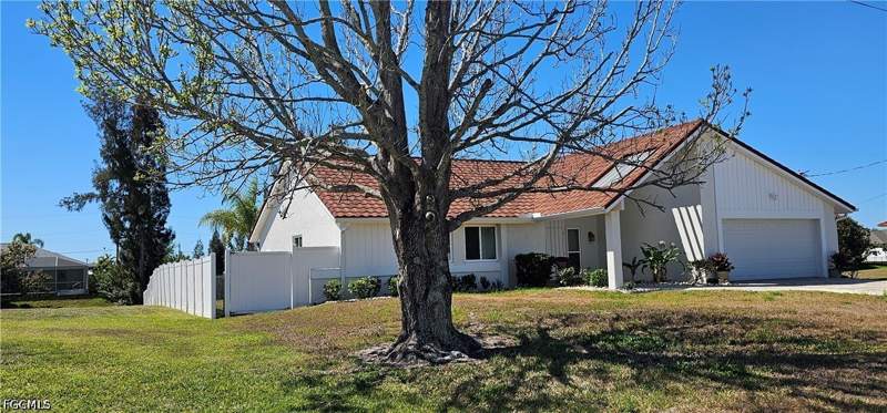 3 bedroom SingleFamilyResidence at 420 SE 15th Ter, Cape Coral, Cape Coral — photo 5