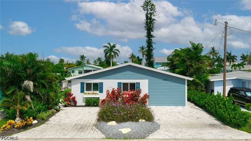 2 bedroom SingleFamilyResidence at 2574 Bayshore Dr, Island Harbors, Matlacha — photo 1