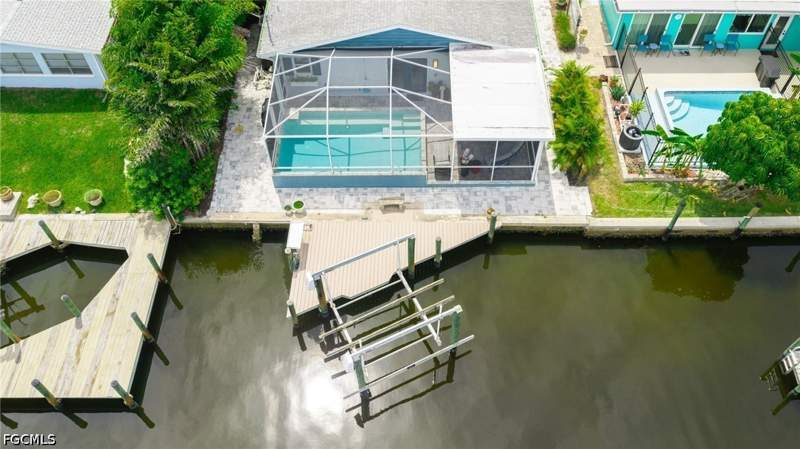 2 bedroom SingleFamilyResidence at 2574 Bayshore Dr, Island Harbors, Matlacha — photo 2