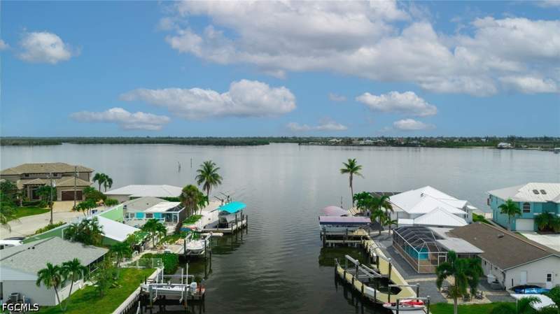 2 bedroom SingleFamilyResidence at 2574 Bayshore Dr, Island Harbors, Matlacha — photo 4