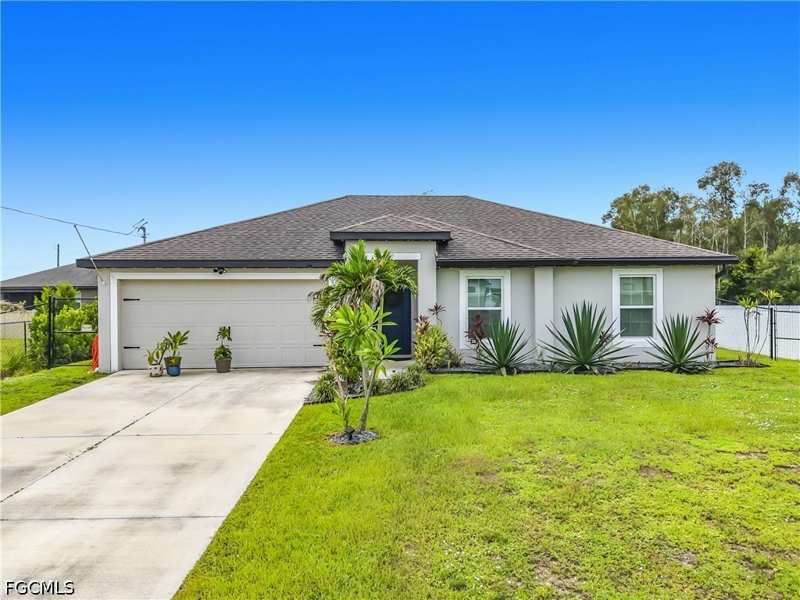 3 bedroom SingleFamilyResidence at 258 Lisette St, Mirror Lakes, Fort Myers — photo 1