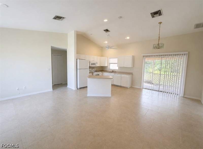 4 bedroom SingleFamilyResidence at 573 Bourse Cir, Lehigh Acres, Lehigh Acres — photo 3