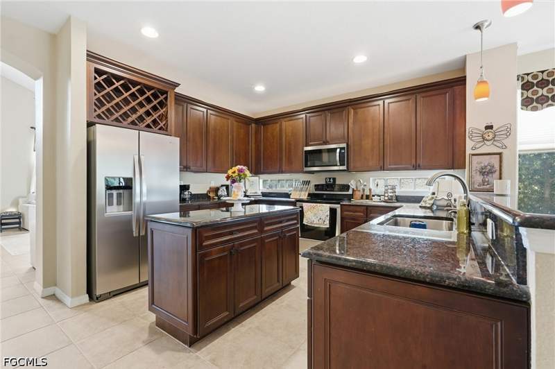 3 bedroom SingleFamilyResidence at 3565 Malagrotta Cir, Bella Vida, Cape Coral — photo 3