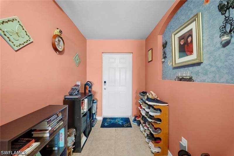 3 bedroom SingleFamilyResidence at 724 Evening Shade Ln, Shadow Lakes, Lehigh Acres — photo 2