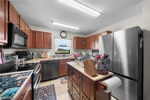 724 Evening Shade Ln, Lehigh Acres FL - photo 6 of 37