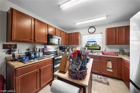 724 Evening Shade Ln, Lehigh Acres FL - photo 7 of 37