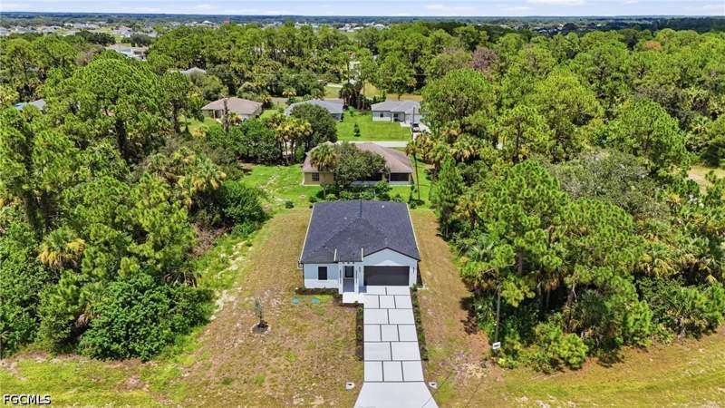 3 bedroom SingleFamilyResidence at 8032 Windswept Cir, Port Labelle, Labelle — photo 2