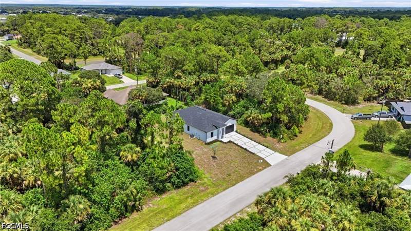 3 bedroom SingleFamilyResidence at 8032 Windswept Cir, Port Labelle, Labelle — photo 4