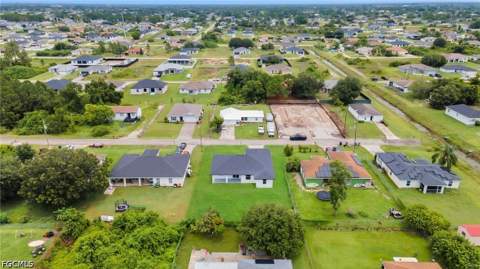 2805 26th ST SW, Lehigh Acres FL - photo 6 of 41
