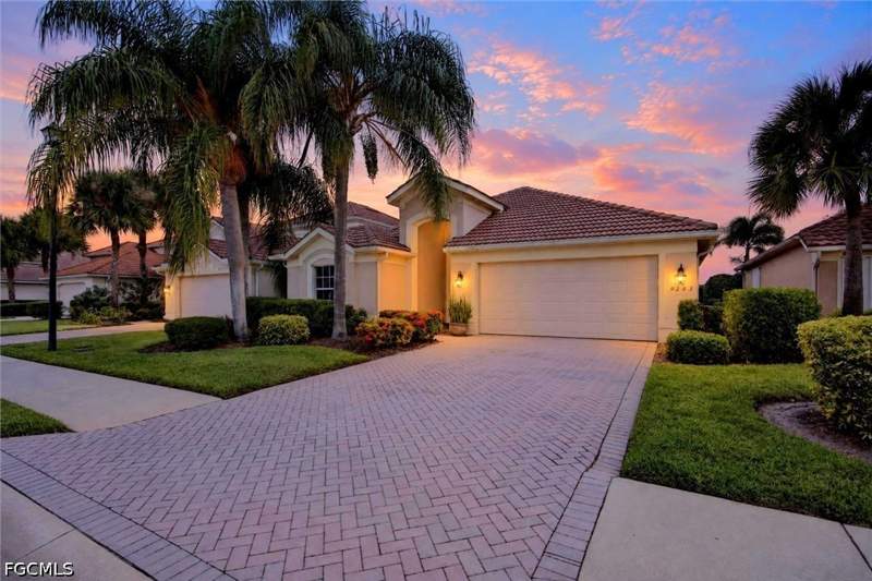 2 bedroom SingleFamilyResidence at 9283 Independence Way, Willow Bend, Fort Myers — photo 2