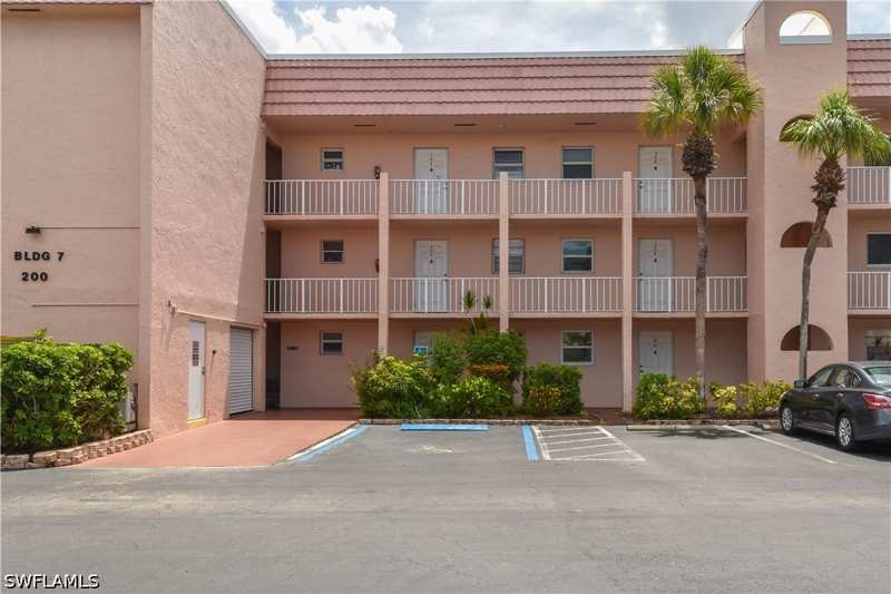 1 bedroom Condominium at 200 Turtle Lake Ct 108, Turtle Lake Golf Colony, Naples — photo 1