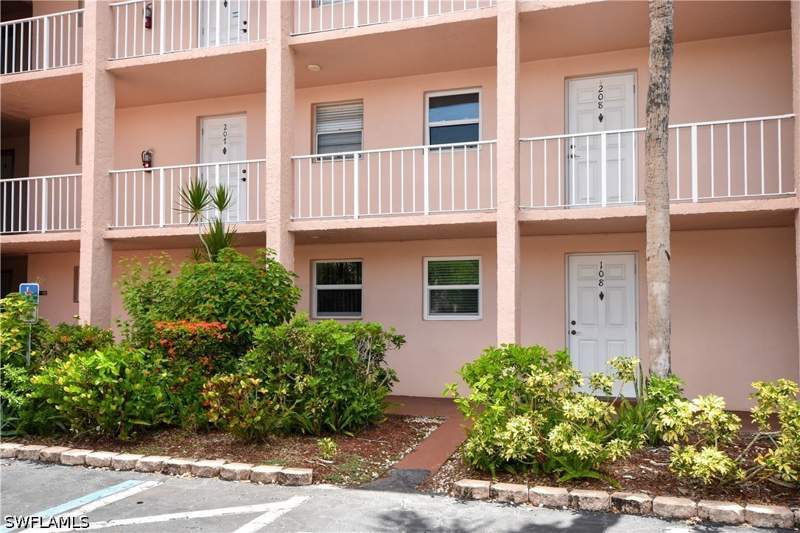 1 bedroom Condominium at 200 Turtle Lake Ct 108, Turtle Lake Golf Colony, Naples — photo 2