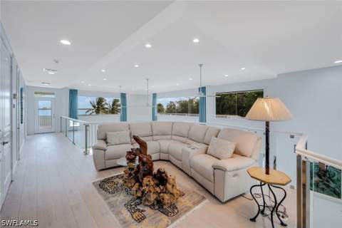 831 Caxambas Dr, Marco Island FL - photo 10 of 44