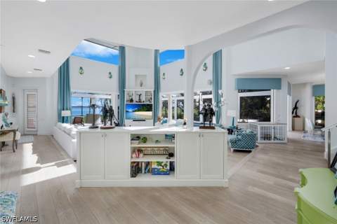 831 Caxambas Dr, Marco Island FL - photo 15 of 44
