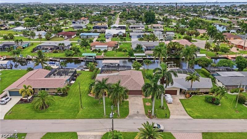 3 bedroom SingleFamilyResidence at 418 Avalon Dr, Cape Coral, Cape Coral — photo 3