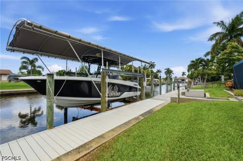 418 Avalon Dr, Cape Coral FL - photo 7 of 47