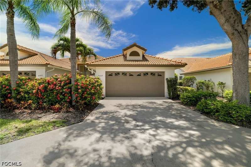 2 bedroom Attached at 8009 San Vista Cir, Monterey Villas, Naples — photo 1