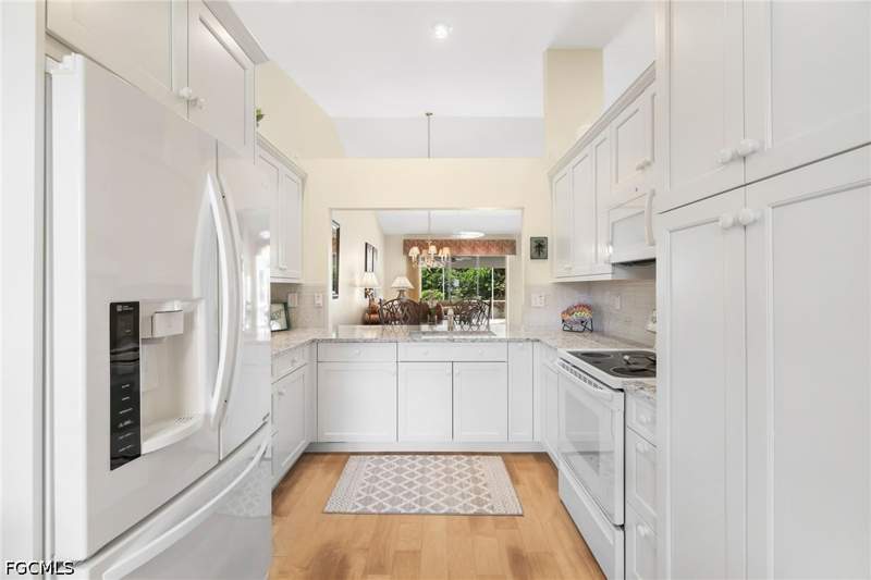 2 bedroom Attached at 8009 San Vista Cir, Monterey Villas, Naples — photo 5
