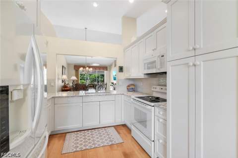 8009 San Vista Cir, Naples FL - photo 8 of 47