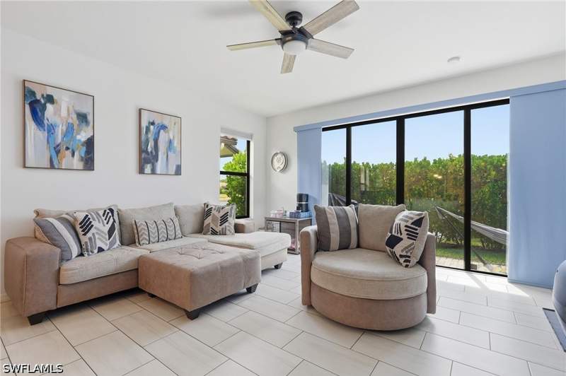 3 bedroom SingleFamilyResidence at 8932 Madrid Cir, Fronterra, Naples — photo 2
