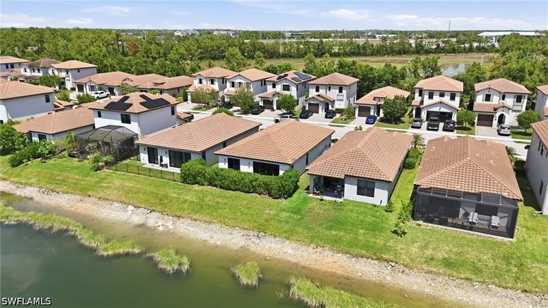 3 bedroom SingleFamilyResidence at 8932 Madrid Cir, Fronterra, Naples — photo 5