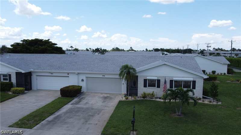 3 bedroom Attached at 1527 Edgewater Cir, Myerlee Park Homes Condo, Fort Myers — photo 1