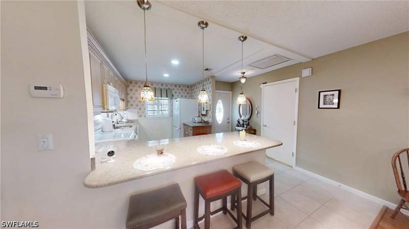 3 bedroom Attached at 1527 Edgewater Cir, Myerlee Park Homes Condo, Fort Myers — photo 3