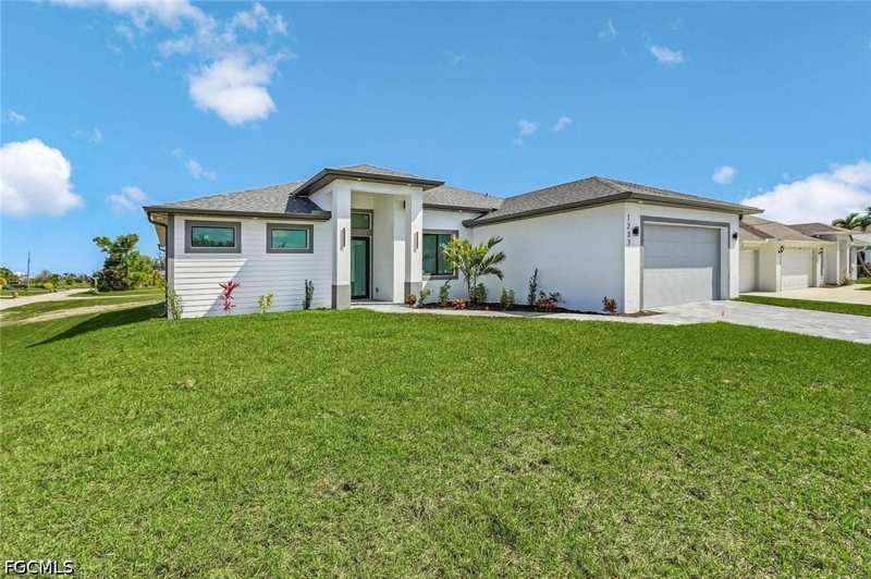 4 bedroom SingleFamilyResidence at 121 Gleason Pkwy, Cape Coral, Cape Coral — photo 1