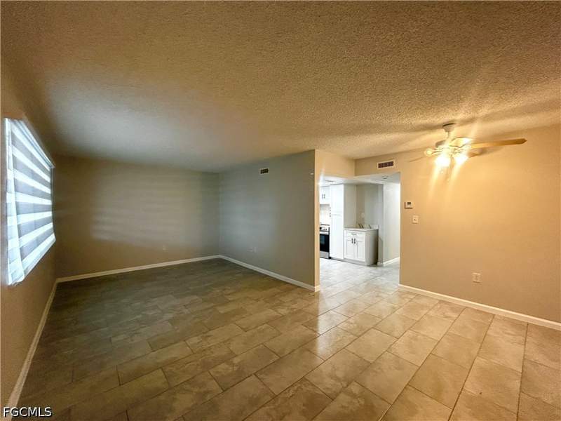 2 bedroom Condominium at 4906 Victoria Dr 103, Capeway Condo, Cape Coral — photo 4