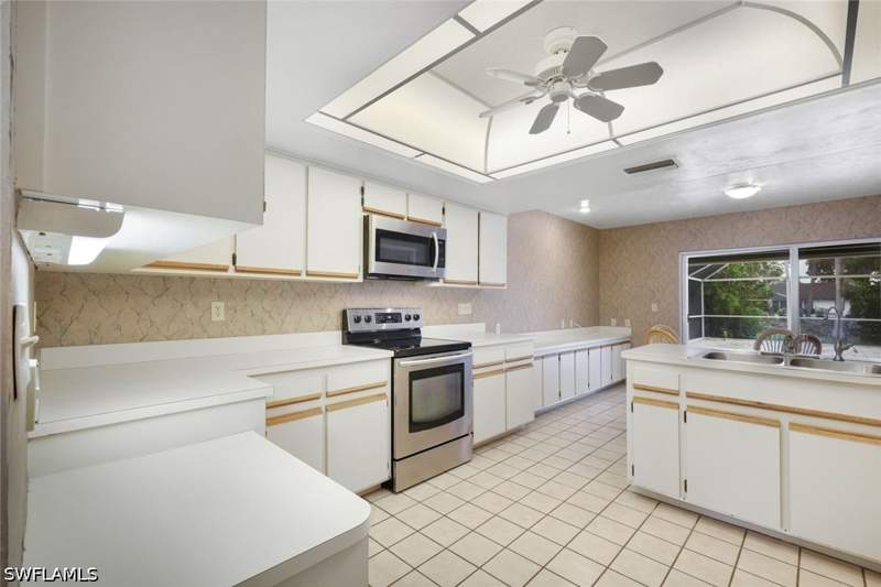 2 bedroom SingleFamilyResidence at 2207 Imperial Golf Co Blvd, Imperial Golf Estates, Naples — photo 5