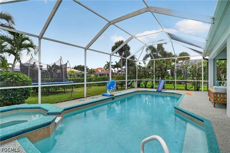 4 bedroom SingleFamilyResidence at 2608 Sunvale Ct, Sandoval, Cape Coral — photo 2