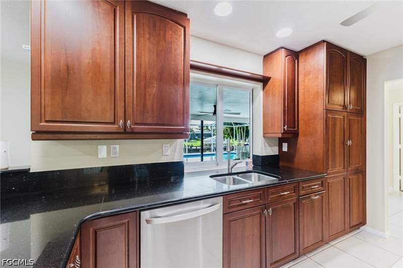 3 bedroom SingleFamilyResidence at 3319 SE 17th Ave, Palaco Grande, Cape Coral — photo 5