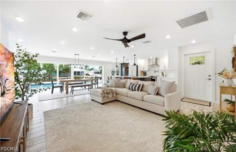 16 Sunview Blvd, Fort Myers Beach FL - photo 7 of 45