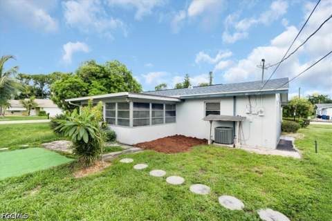 2373 Chandler Ave, Fort Myers FL - photo 18 of 45