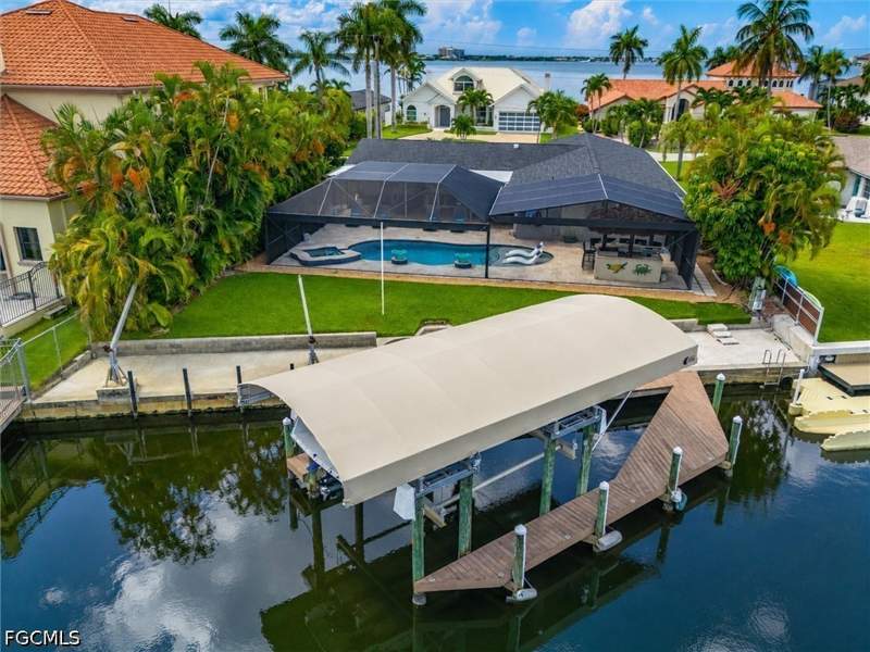 3 bedroom SingleFamilyResidence at 1633 Edith Esplanade, Cape Coral, Cape Coral — photo 2