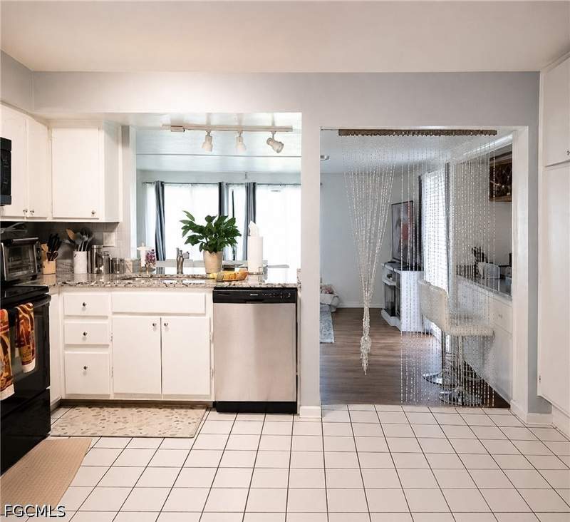 3 bedroom SingleFamilyResidence at 345 SE 47th Ter, Cape Coral, Cape Coral — photo 3