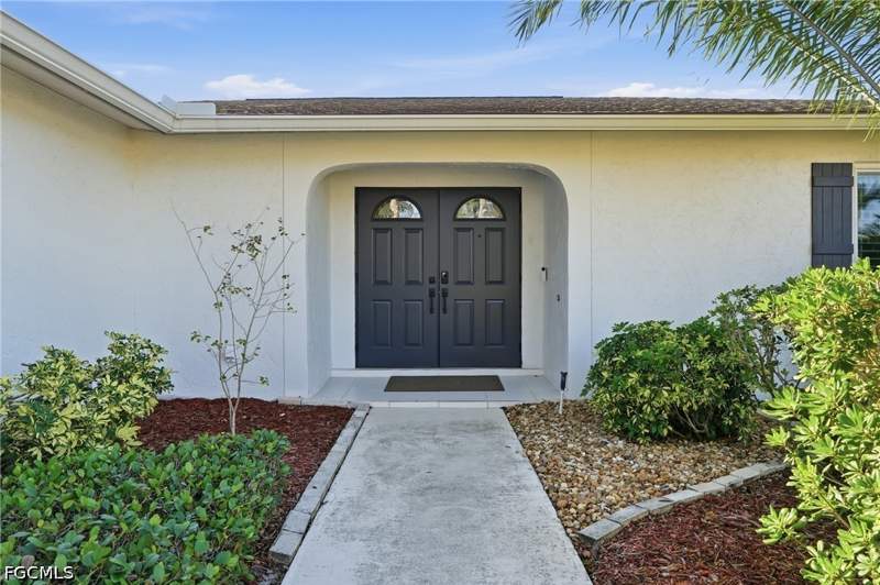 3 bedroom SingleFamilyResidence at 5964 Baker Ct, McGregor Isles, Fort Myers — photo 3